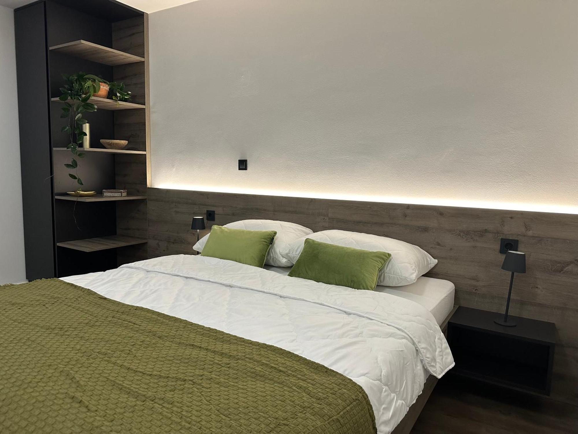 4 Elements Glamping & Apartments เบลด ภายนอก รูปภาพ