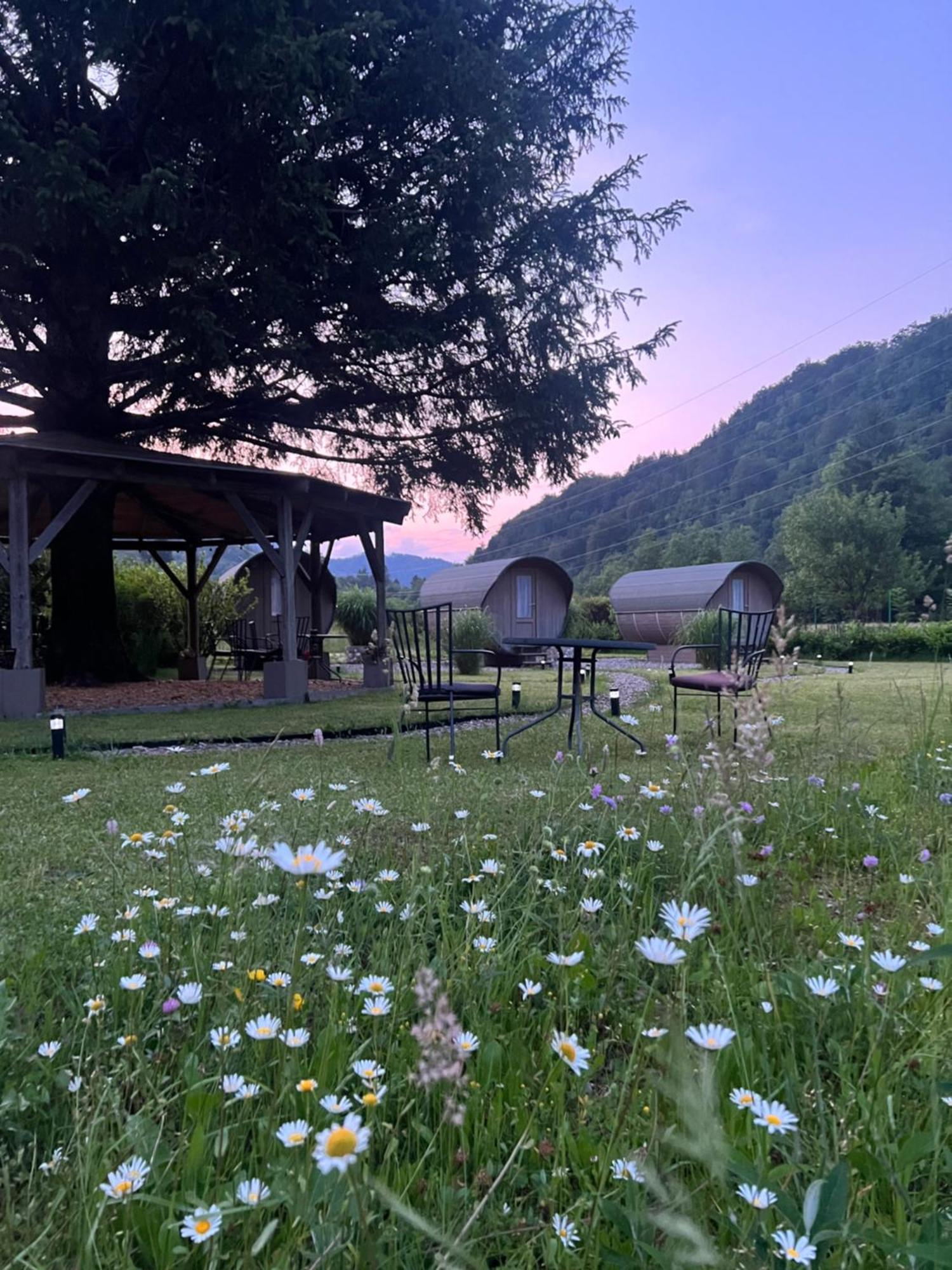 4 Elements Glamping & Apartments เบลด ภายนอก รูปภาพ